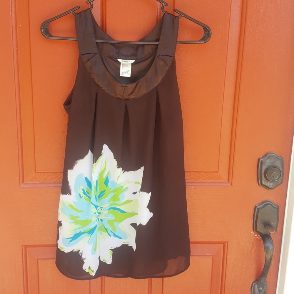 Sleeveless dressy top brown with floral